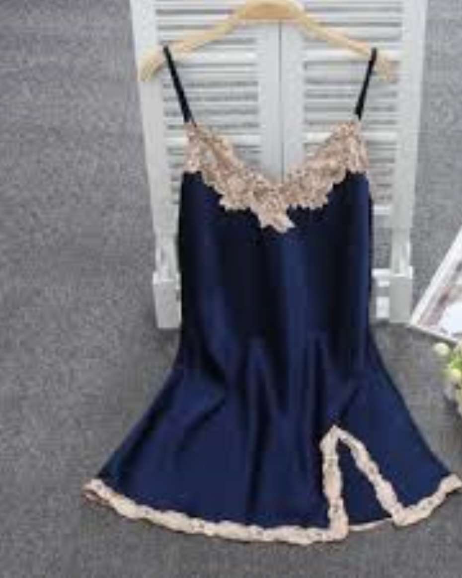 PREACEMINUSONE LADY NIGHT WEAR