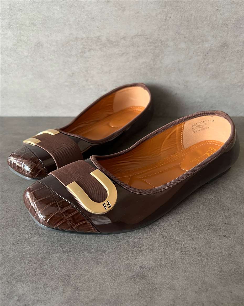 AVA PATENT BUCKLE FLAT BROWN SIZE 46