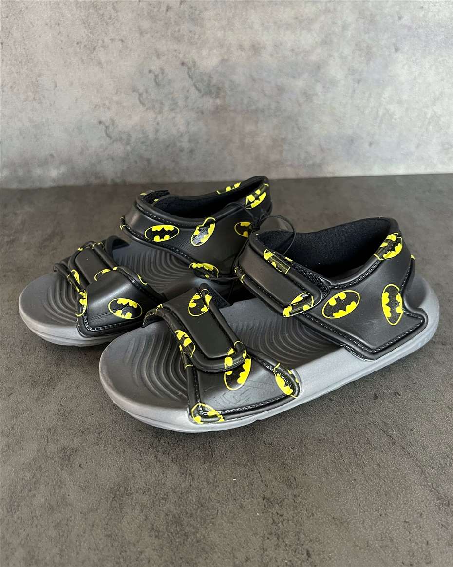 BATMAN KIDS SANDALS SIZE 26/27