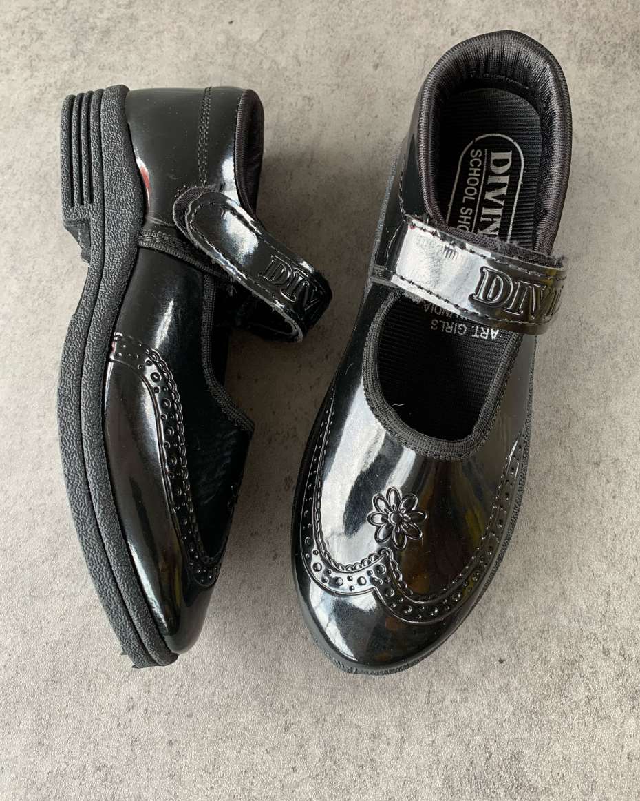 SCHOOL CARE PATENT GIRL BLACK SIZE 33
