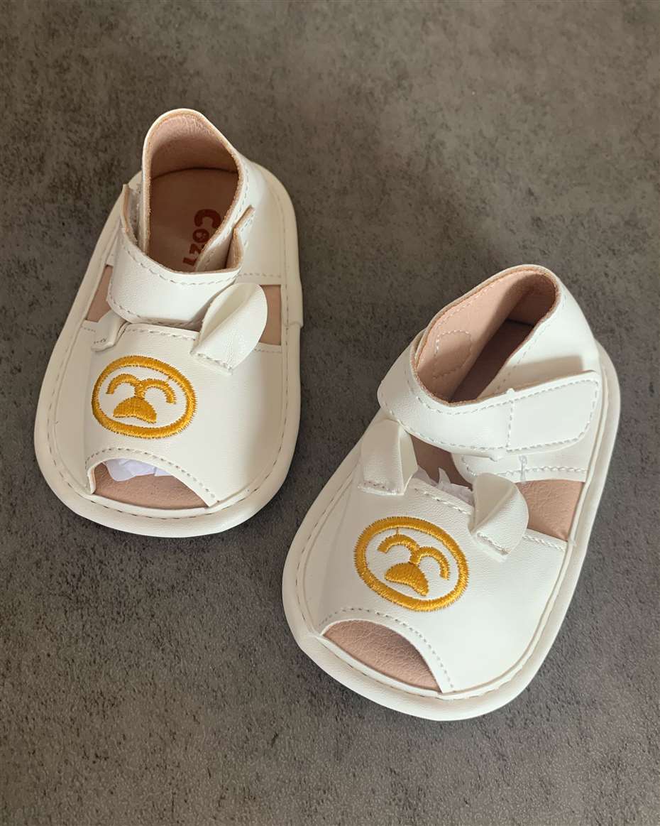 COZY CUB SANDALS 4.5 WHITE SIZE 20