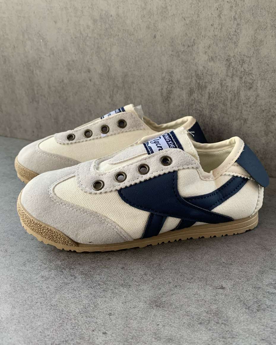 CUTE BOYS SNEAKERS SIZE 25