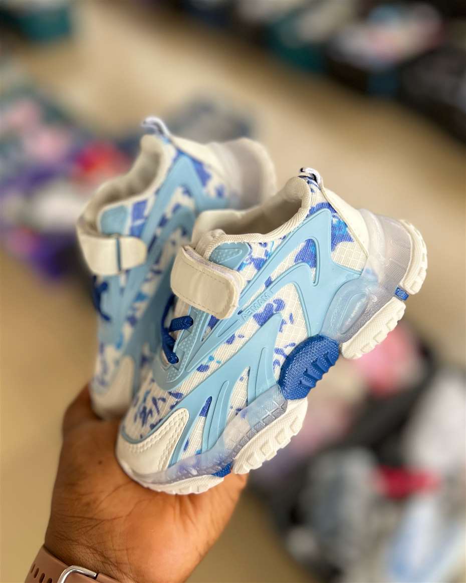 CUTE KIDS SNEAKERS BLUE SIZE 26
