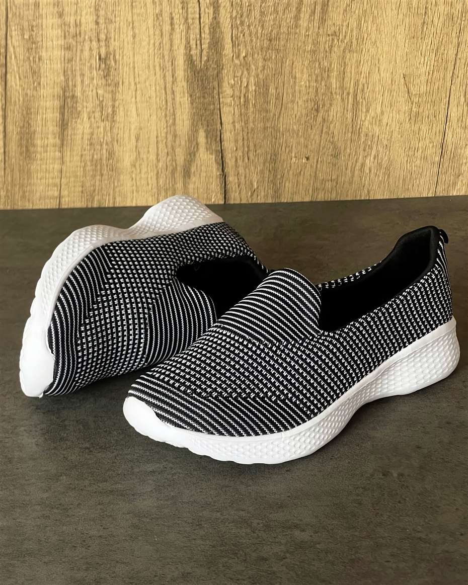 CUTE SLIP-ON BLACK/WHITE SIZE 37