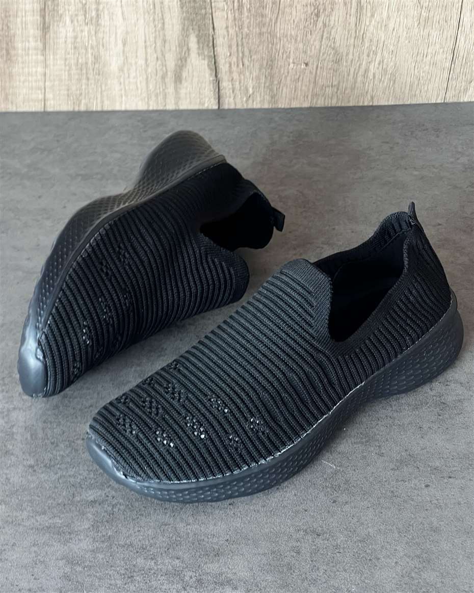 CUTE SLIP-ONS BLACK SIZE 39