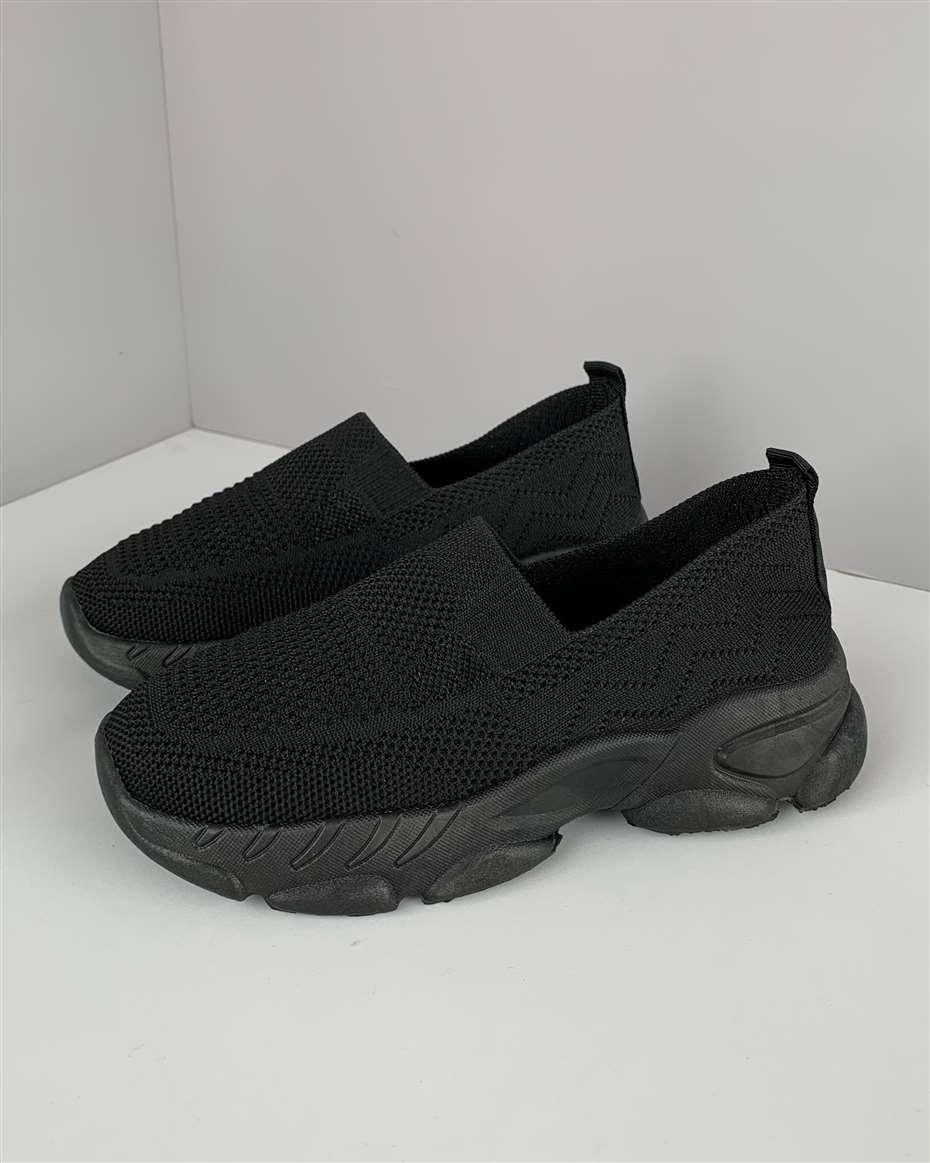 CUTE SLIP-ON BLACK SIZE 33