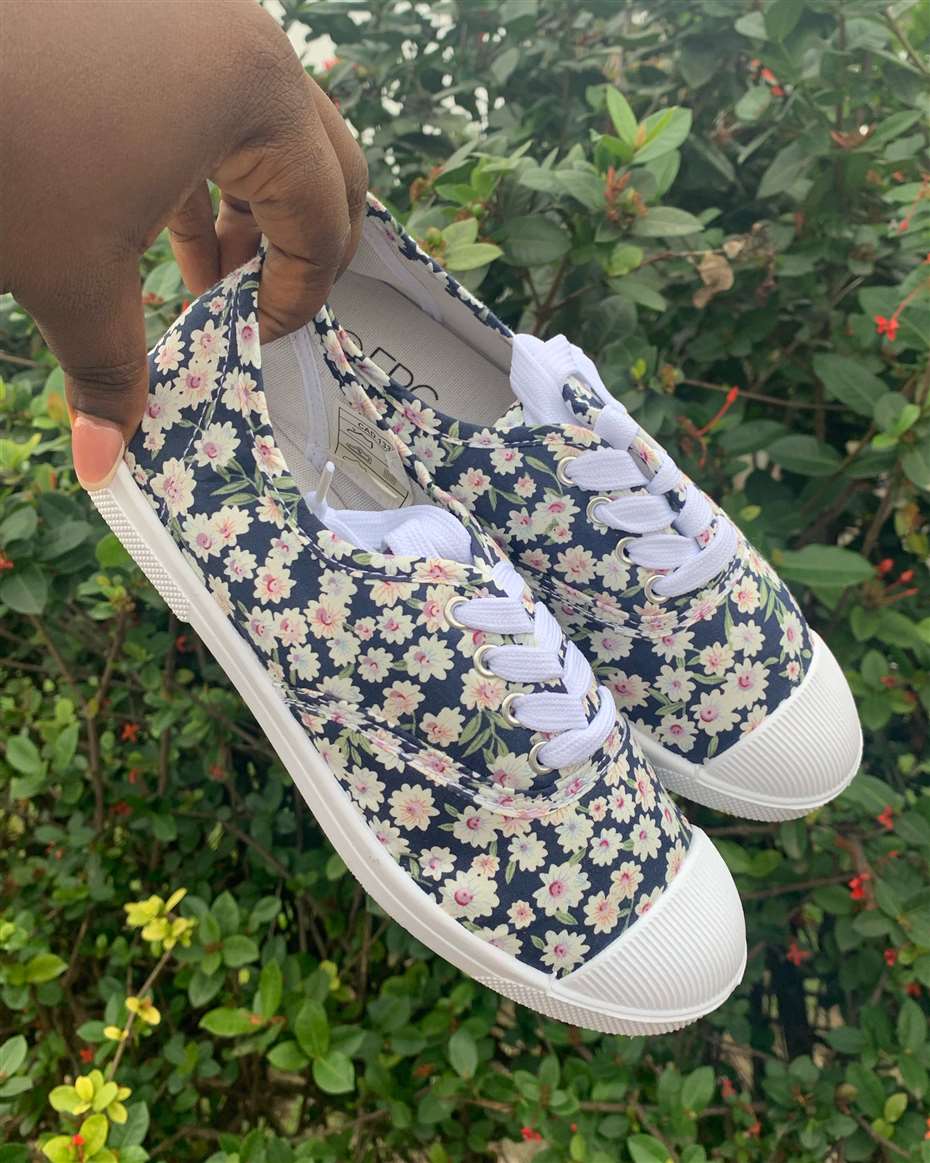 CUTE SNEAKERS FLOWERY SIZE 36