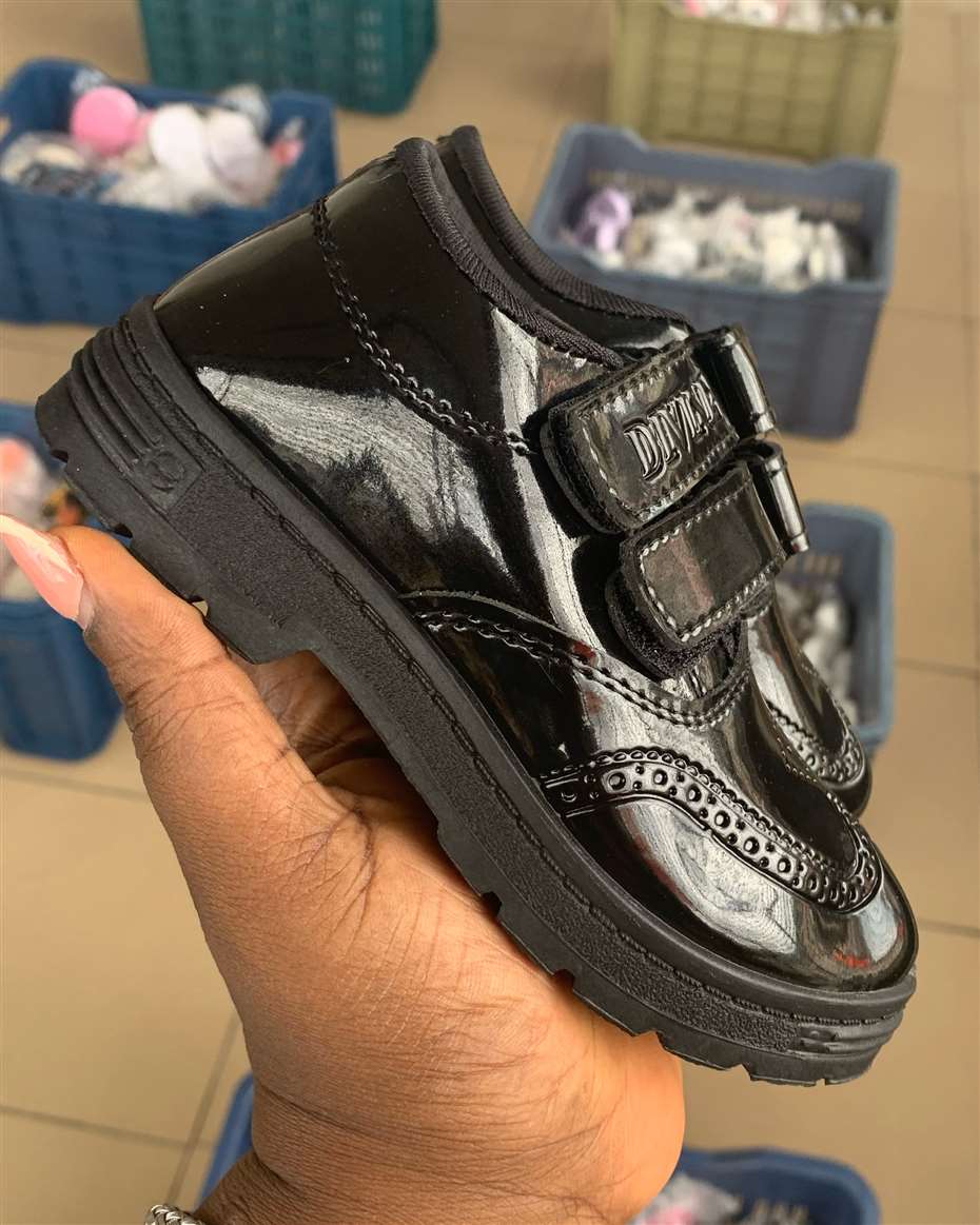 DIVINE BTS BOYS SHINY 6 BLACK SIZE 26