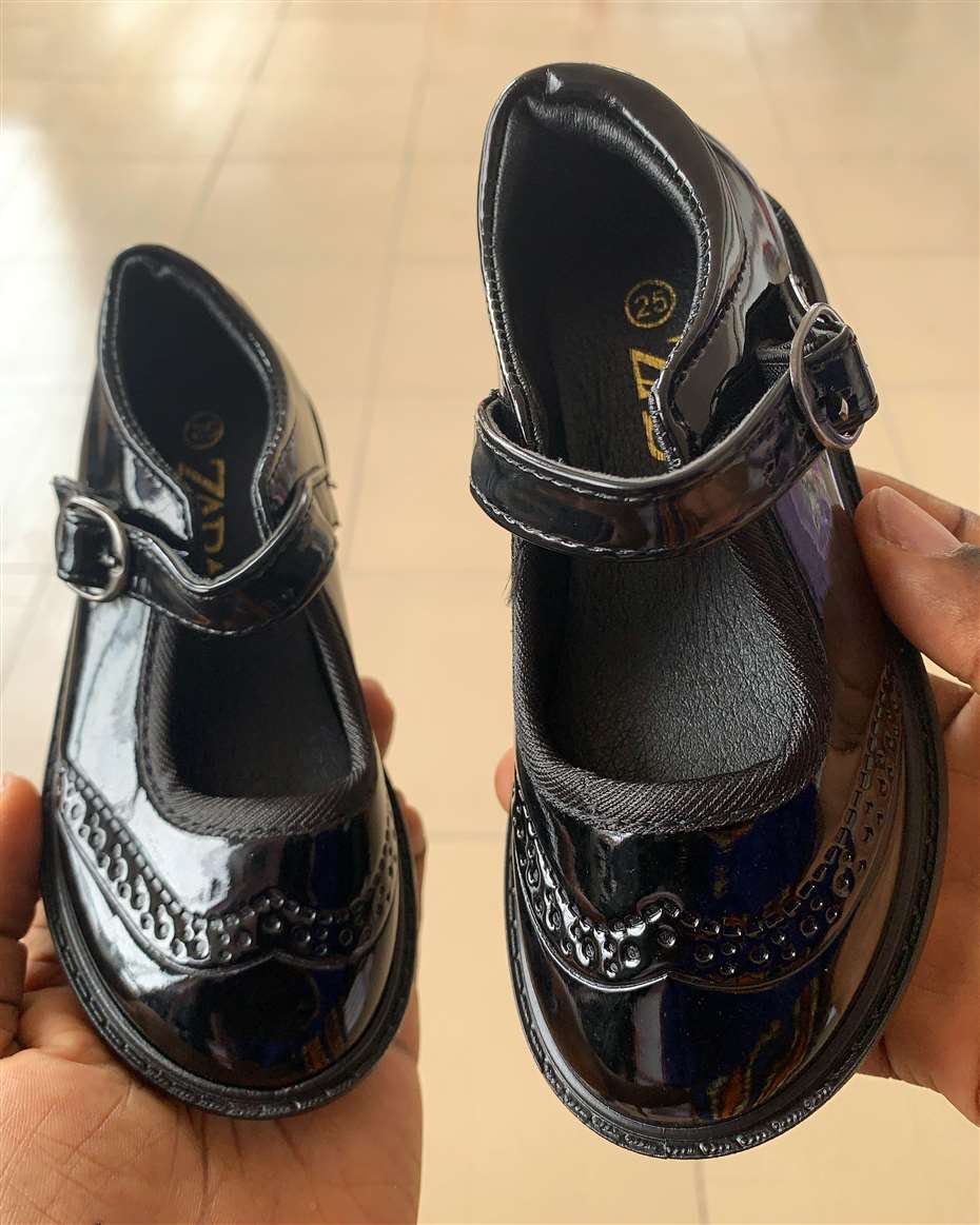 GIRL SHOE BLACK SIZE 29