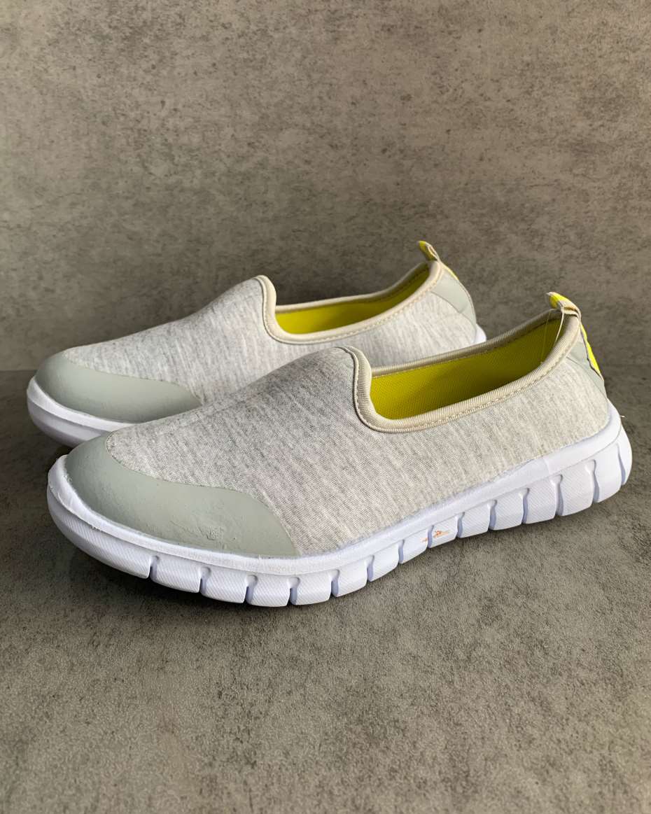GREY SLIP-ON 22.0/SIZE 34