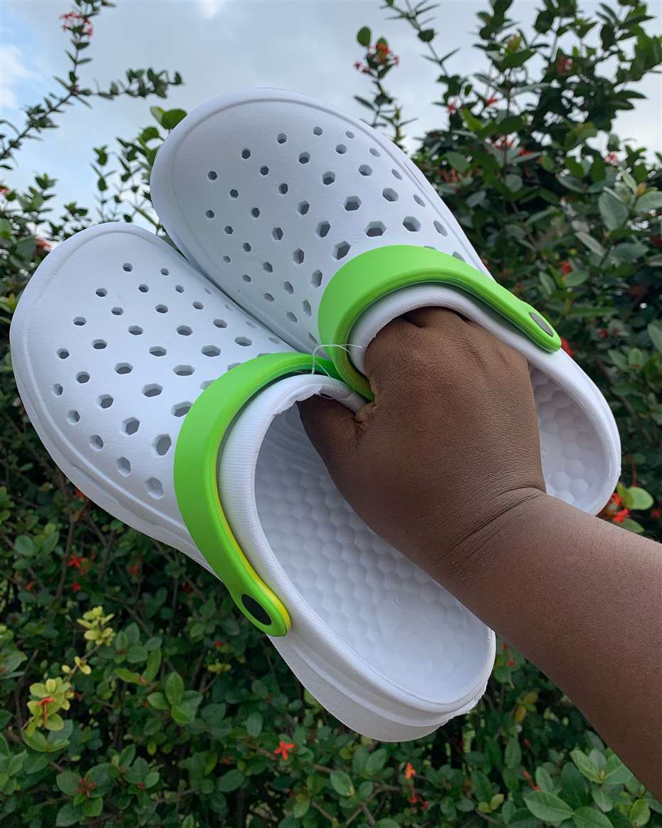 JOYBEES CROCS W9/M7 WHITE SIZE 40.
