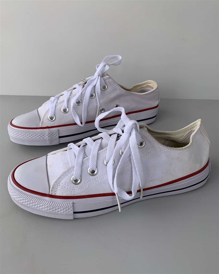 KIDS CONVERSE WHITE SIZE 34