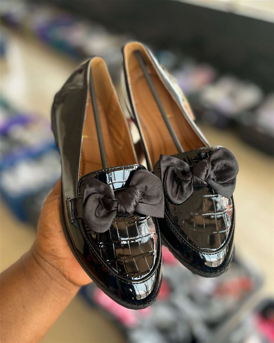 LC CROC/SATIN BOW LOAFERS BLACK SIZE 40