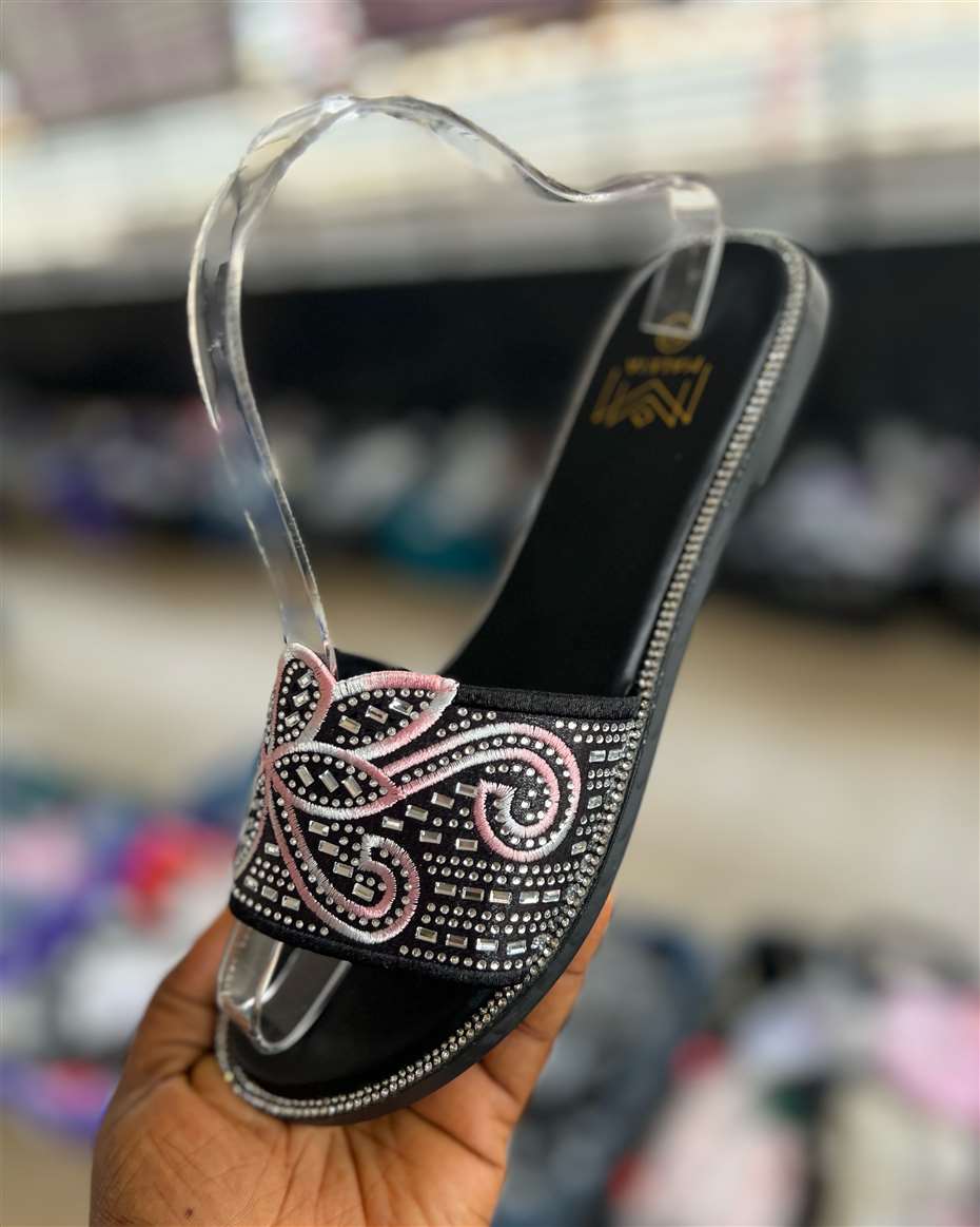 MALKIA SLIPPERS BLACK SIZE 39