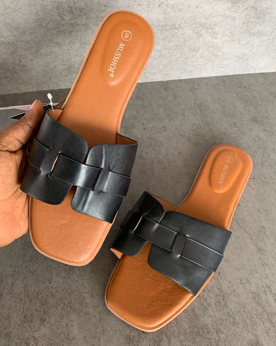 MUSSHOE SLIPPERS 9 BLACK SIZE 40.