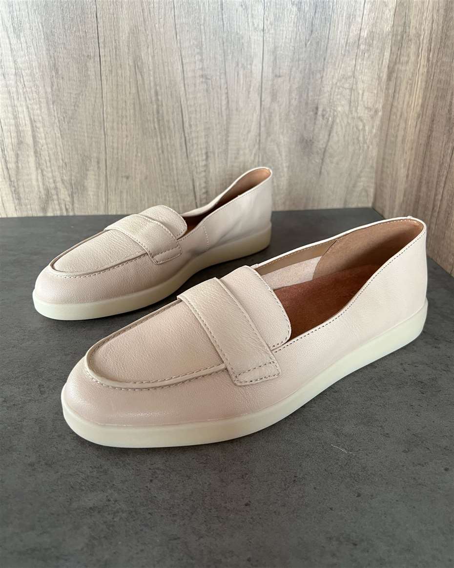 NATURALIZER LOAFERS CREAM SIZE 41.5