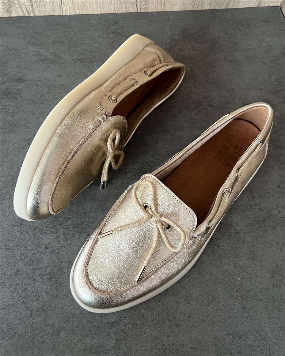 NATURALIZER LOAFERS GOLD SIZE 41