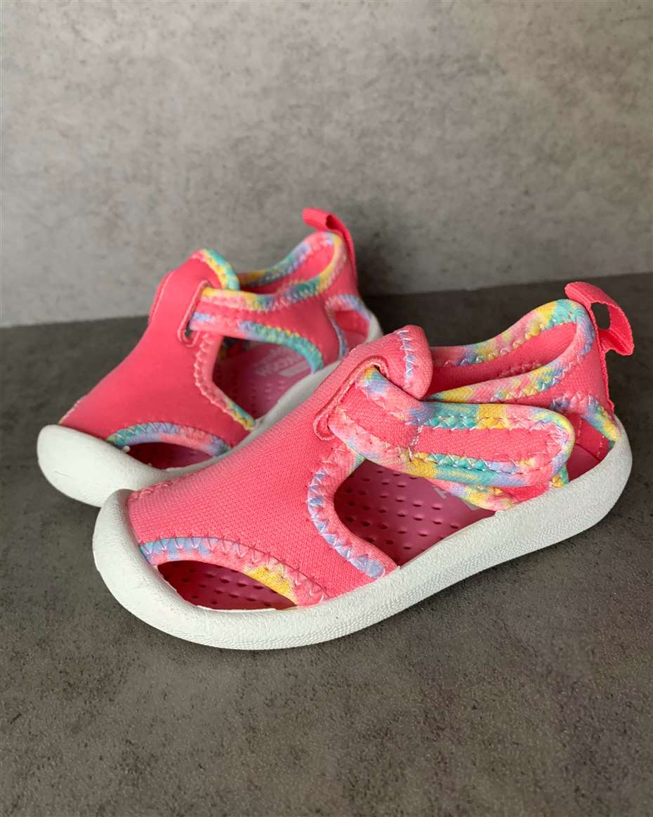 OSHKOSH CUTE SANDALS SIZE 25