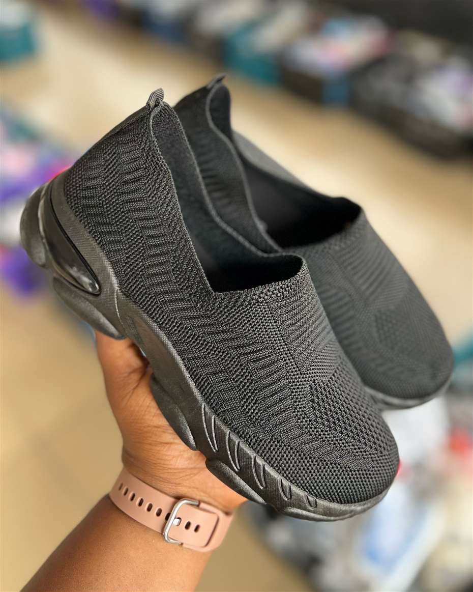 QUALITY SLIP-ON BLACK SIZE 42