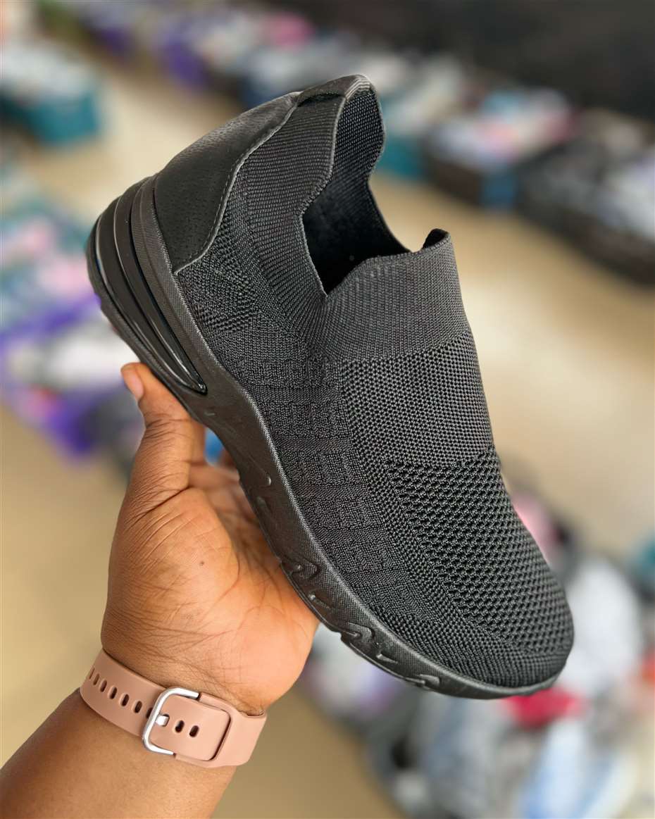 QUALITY SNEAKERS BLACK SIZE 43