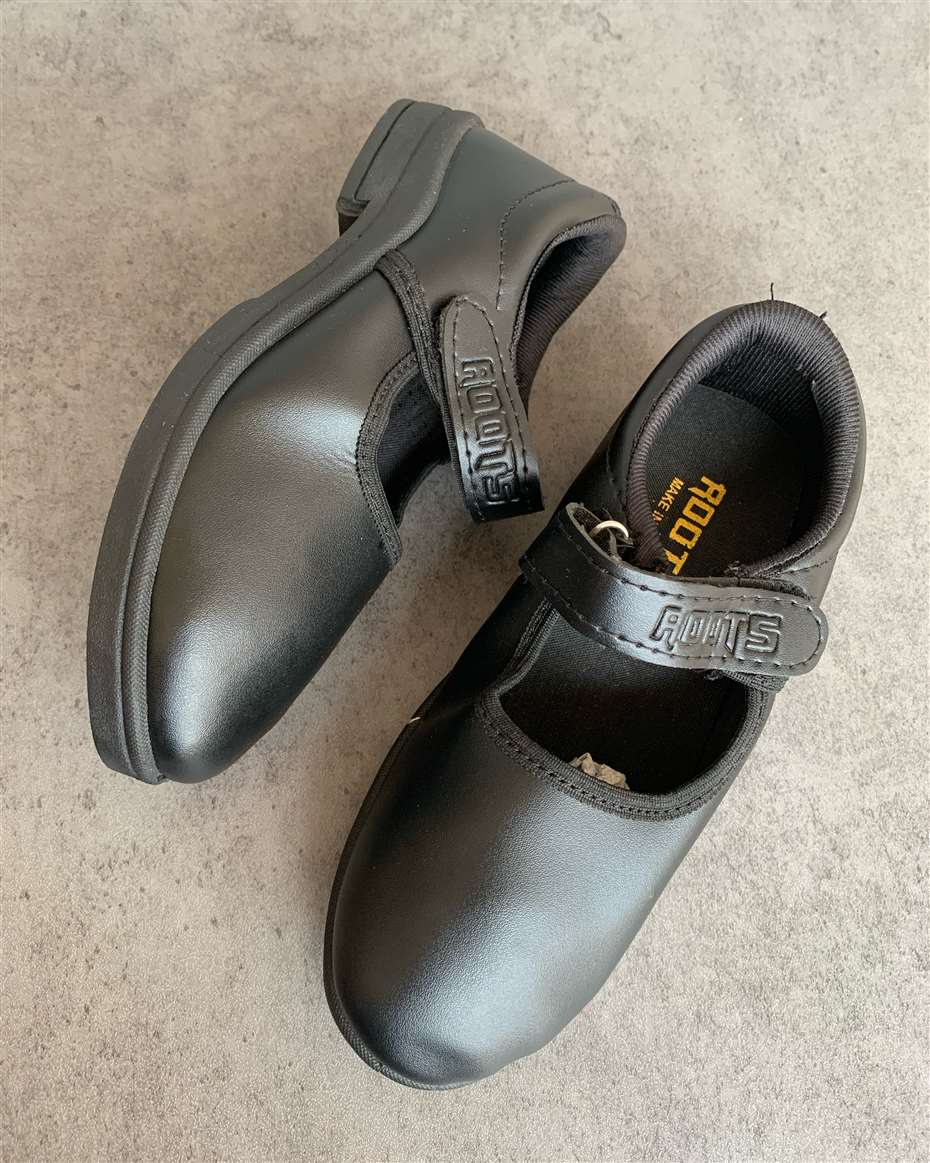 ROOTS GIRL STRAP SHOE 13 BLACK SIZE 31