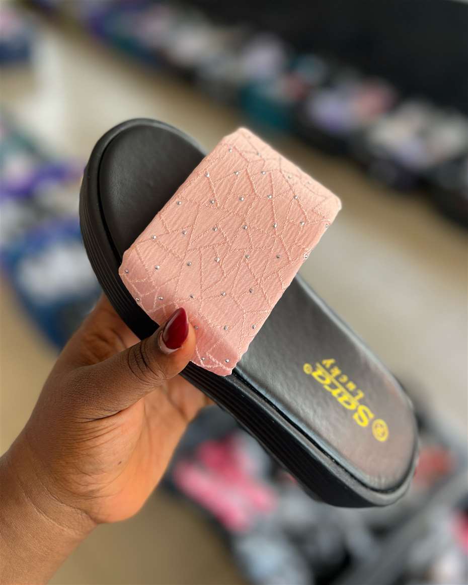 SL LADIES SLIDES PINK SIZE 37