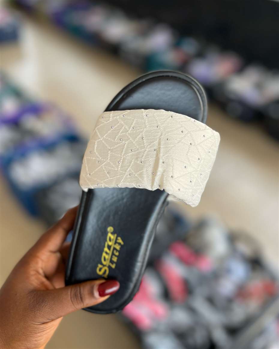 SL LADIES SLIDES WHITE SIZE 38