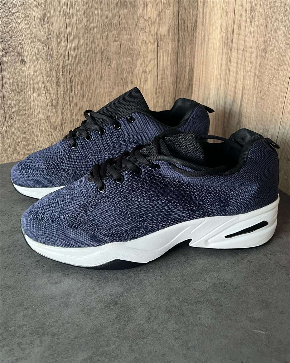 UNISEX SNEAKERS SIZE 44..